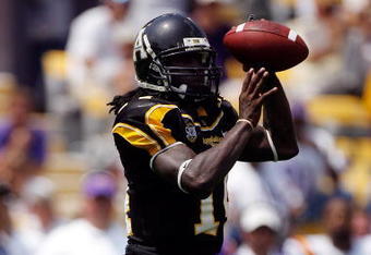 BATON ROUGE, LA - AUGUST 30:  Quarterback Armanti Edwards #14 of the Appalachian State Mountaineers looks to throw a pass against the Louisiana State University Tigers on August 30, 2008 at Tiger Stadium in Baton Rouge, Louisiana.  (Photo by Chris Graythen/Getty Images)