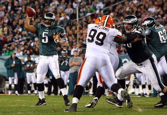 PHILADELPHIA - DECEMBER 15:  Quarterback Donovan McNabb #5 of the Philadelphia Eagles passes against the Cleveland Browns on December 15, 2008 at Lincoln Financial Field in Philadelphia, Pennsylvania.  (Photo by Jim McIsaac/Getty Images)
