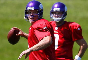 EDEN PRAIRIE, MN - AUGUST 18:  Brett Favre #4 (L) throw a pass during a Minnesota Vikings practice session as John David Boty watches on August 18, 2009 at Winter Park in Eden Prairie, Minnesota. Favre has reportedly agreed to play for the Vikings, a reversal of his announced retirement.  (Photo by Scott A. Schneider/Getty Images)