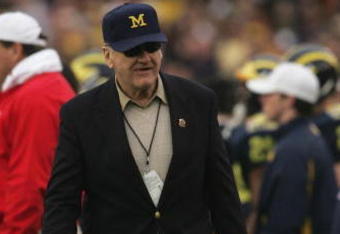 PASADENA, CA - JANUARY 1: Former Michigan coach Bo Schembechler walks the sidelines as the Texas Longhorns take on the Michigan Wolverines in the 91st Rose Bowl Game at the Rose Bowl on January 1, 2005 in Pasadena, California. Texas defeated Michigan 38-37. (Photo by Stephen Dunn/Getty Images)