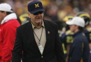 PASADENA, CA - JANUARY 1: Former Michigan coach Bo Schembechler walks the sidelines as the Texas Longhorns take on the Michigan Wolverines in the 91st Rose Bowl Game at the Rose Bowl on January 1, 2005 in Pasadena, California. Texas defeated Michigan 38-37. (Photo by Stephen Dunn/Getty Images)