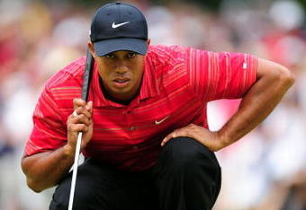 CHASKA, MN - AUGUST 16:  Tiger Woods lines up a putt on the 12th green during the final round of the 91st PGA Championship at Hazeltine National Golf Club on August 16, 2009 in Chaska, Minnesota.  (Photo by Stuart Franklin/Getty Images)
