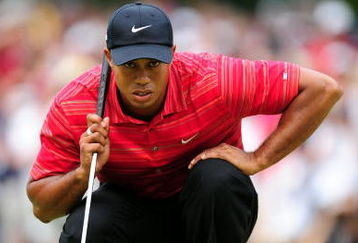 CHASKA, MN - AUGUST 16:  Tiger Woods lines up a putt on the 12th green during the final round of the 91st PGA Championship at Hazeltine National Golf Club on August 16, 2009 in Chaska, Minnesota.  (Photo by Stuart Franklin/Getty Images)
