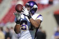 TAMPA, FL - NOVEMBER 16: Wide receiver Visanthe Shiancoe #81 of the Minnesota Vikings warms up for play against the Tampa Bay Buccaneers at Raymond James Stadium on November 16, 2008 in Tampa, Florida.  (Photo by Al Messerschmidt/Getty Images) 