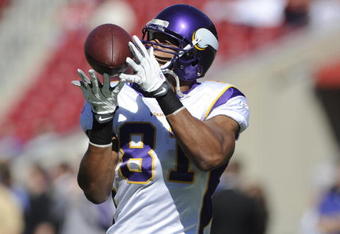 TAMPA, FL - NOVEMBER 16: Wide receiver Visanthe Shiancoe #81 of the Minnesota Vikings warms up for play against the Tampa Bay Buccaneers at Raymond James Stadium on November 16, 2008 in Tampa, Florida.  (Photo by Al Messerschmidt/Getty Images) 