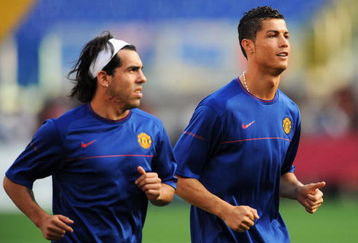 ROME - MAY 26:  Carlos Tevez and Cristiano Ronaldo of Manchester United run as they attend the Manchester United training session prior to UEFA Champions League Final versus Barcelona at the Stadio Olimpico on May 26, 2009 in Rome, Italy.  (Photo by Shaun Botterill/Getty Images)
