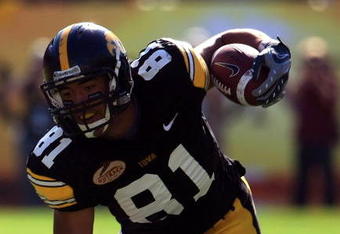 TAMPA, FL - JANUARY 01:  Tony Moeaki #81 of the Iowa Hawkeyes runs upfield as he fights off the tackle of Chris Culliver #17 of the South Carolina Gamecocks during the Outback Bowl on January 1, 2009 at Raymond James Stadium in Tampa, Florida.  (Photo by Scott Halleran/Getty Images)