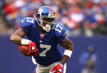 EAST RUTHERFORD, NJ - NOVEMBER 16:  Plaxico Burress #17 of the New York Giants in action against the Baltimore Ravens during their game on November 16, 2008 at Giants Stadium in East Rutherford, New Jersey.  (Photo by Al Bello/Getty Images)