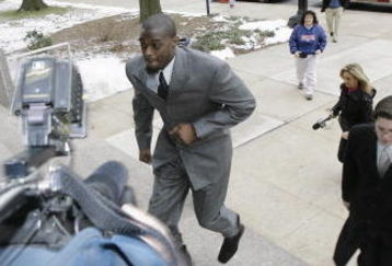 LEBANON - JANUARY 14: New York Giants wide receiver Plaxico Burress runs up the front steps toward members of the media as he arrives at the Lebanon County Courthouse January 14, 2009 in Lebanon, Pa.  Burress is scheduled to appear in a civil trial in a dispute with an automobile dealer over what he owes in damages to a vehicle supplied to him by the dealership. (Photo by Chris Gardner/Getty Images)