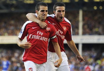 LIVERPOOL, ENGLAND - AUGUST 15:   Francesc Fabregas of Arsenal is congratulated by teammate Robin van Persie (R) after scoring his team's fourth goal during the Barclays Premier League match between Everton and Arsenal at Goodison Park on August 15, 2009 in Liverpool, England. (Photo by Michael Regan/Getty Images)