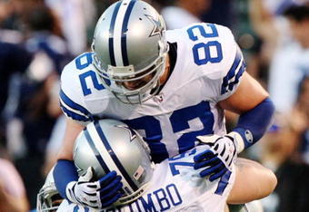 OAKLAND, CA - AUGUST 13:  Tight end Jason Witten #82 of the Dallas Cowboys celebrates his eight-yard touchdown catch with teammate Marc Colombo #75 in the first quarter against the Oakland Raiders during the preseason game at Oakland-Alameda County Coliseum on August 13, 2009 in Oakland, California. (Photo by Jed Jacobsohn/Getty Images)