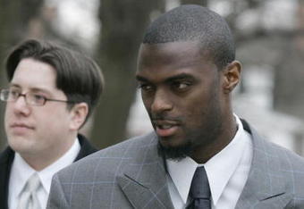LEBANON - JANUARY 14: New York Giants wide receiver Plaxico Burress arrives at the Lebanon County Courthouse January 14, 2009 in Lebanon, Pa.  Burress is scheduled to appear in a civil trial in a dispute with an automobile dealer over what he owes in damages to a vehicle supplied to him by the dealership. (Photo by Chris Gardner/Getty Images)