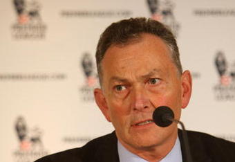 LONDON - FEBRUARY 06:  Richard Scudamore the Chief Executive of the Premier League talks to the press at a press conference to talk about Premier League broadcasting rights at the Hyatt Regency Hotel on February 6, 2009 in London, England.  (Photo by Tom Shaw/Getty Images)