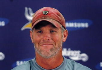 EDEN PRAIRIE, MN - AUGUST 18: Brett Favre talks with the media after his first practice with the Minnesota Vikings on August 18, 2009 at Winter Park in Eden Prairie, Minnesota.  (Photo by Scott A. Schneider/Getty Images)