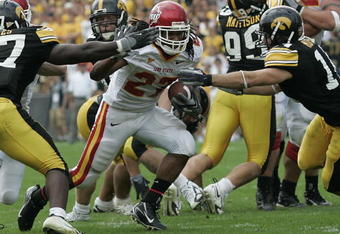 IOWA CITY, IA - SEPTEMBER 16: Running back Steve Hicks #27 of the Iowa State Cyclones runs against the Iowa Hawkeyes at Kinnick Stadium on September 16, 2006 in Iowa City, Iowa. The Hawkeyes defeated Cyclones 27-17. (Photo by Scott Boehm/Getty Images)