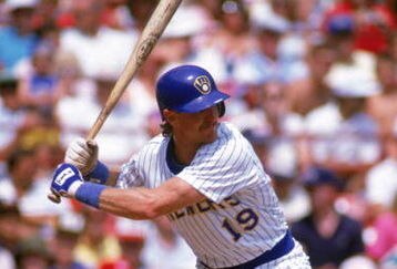 MILWAUKEE - 1989:  Robin Yount #19 of the Milwaukee Brewers bats during a game in the 1989 season at County Stadium in Milwaukee, Wisconsin. (Photo by Jonathan Daniel/Getty Images)