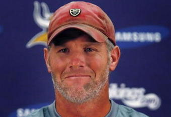 EDEN PRAIRIE, MN - AUGUST 18: Brett Favre talks with the media after his first practice with the Minnesota Vikings on August 18, 2009 at Winter Park in Eden Prairie, Minnesota.  (Photo by Scott A. Schneider/Getty Images)