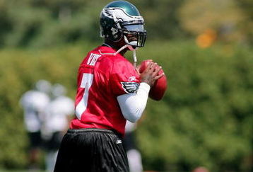 PHILADELPHIA - AUGUST 15:  Michael Vick #7 prepares to throw a pass in a workout at the NovaCare Complex on August 15, 2009 in Philadelphia, Pennsylvania.  (Photo by Len Redkoles/Getty Images)