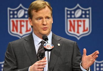TAMPA, FL - JANUARY 30:  NFL Commissioner Roger Goodell addresses the media at the news conference prior to Super Bowl XLIII on January 30, 2009 at Tampa Convention Center in Tampa, Florida. (Photo by Drew Hallowell/Getty Images)