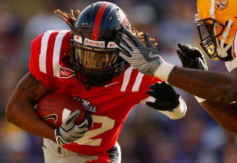 BATON ROUGE, LA - NOVEMBER 22:  Dexter McCluster #22 of the Ole Miss Rebels is tackled by Kelvin Sheppard #11 of the Louisiana State University Tigers on November 22, 2008 at Tiger Stadium in Baton Rouge, Louisiana.  (Photo by Chris Graythen/Getty Images)