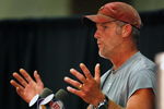 EDEN PRAIRIE, MN - AUGUST 18: Brett Favre talks with the media after his first practice with the Minnesota Vikings on August 18, 2009 at Winter Park in Eden Prairie, Minnesota.  (Photo by Scott A. Schneider/Getty Images)