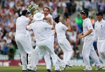 LONDON - AUGUST 21:  Stuart Broad of England celebrates the wicket of Michael Clarke of Australia  with team mates during day two of the npower 5th Ashes Test Match between England and Australia at The Brit Oval on August 21, 2009 in London, England.  (Photo by Paul Gilham/Getty Images)