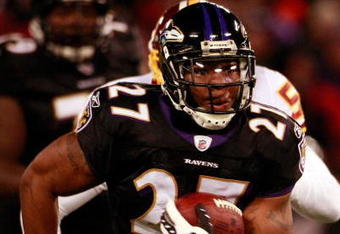 BALTIMORE - DECEMBER 07:  Running back Ray Rice #27 of the Baltimore Ravens eludes Washington runs the ball in first quarter against the Washington Redskins December 7, 2008 at M&T Bank Stadium in Baltimore, Maryland.  (Photo by Win McNamee/Getty Images)