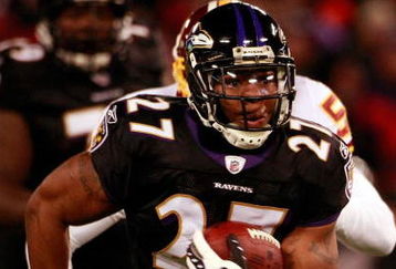 BALTIMORE - DECEMBER 07:  Running back Ray Rice #27 of the Baltimore Ravens eludes Washington runs the ball in first quarter against the Washington Redskins December 7, 2008 at M&T Bank Stadium in Baltimore, Maryland.  (Photo by Win McNamee/Getty Images)