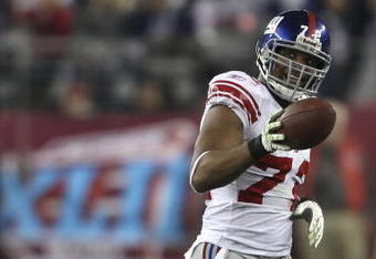 GLENDALE, AZ - FEBRUARY 03:  Defensive end Osi Umenyiora #72 of the New York Giants reacts after he recovered a fumble by Tom Brady #12 of the New England Patriots in the second quarter of Super Bowl XLII on February 3, 2008 at the University of Phoenix Stadium in Glendale, Arizona.  (Photo by Elsa/Getty Images)