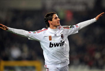 TURIN, ITALY - NOVEMBER 23:  Pato of Milan celebrates a goal during the Serie A match between Torino and Milan at the Stadio Comunale on November 23, 2008 in Turin, Italy. (Photo by New Press/Getty Images)