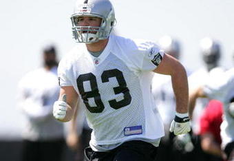 ALAMEDA, CA - MAY 08:  Brandon Myers #83 of the Oakland Raiders runs drills during the Raiders minicamp at the team's permanent training facility on May 8, 2009 in Alameda, California.  (Photo by Ezra Shaw/Getty Images)