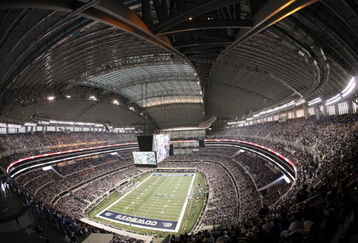 ARLINGTON, TX - AUGUST 21:  The Dallas Cowboys take on the Tennessee Titans in the second quarter during a preseason game at Cowboys Stadium on August 21, 2009 in Arlington, Texas. (Photo by Tom Pennington/Getty Images)