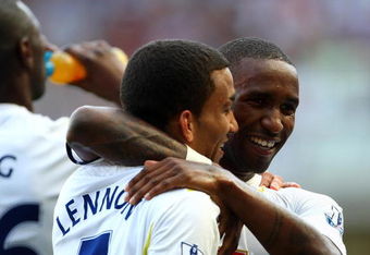 LONDON, ENGLAND - AUGUST 23:  Aaron Lennon of Tottenham Hotspur celabrates with Jermain Defoe after scoring during the Barclays Premier League match between West Ham United and Tottenham Hotspur at Upton Park on August 23, 2009 in London, England.  (Photo by Phil Cole/Getty Images)