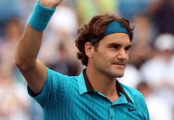Roger Federer of Switzerland waves to the crowd after defeating Andy Murray of Great Britain during day six of the Western & Southern Financial Group Masters on August 22, 2009 at the Lindner Family Tennis Center in Cincinnati, Ohio.  (Photo by Nick Laham/Getty Images)