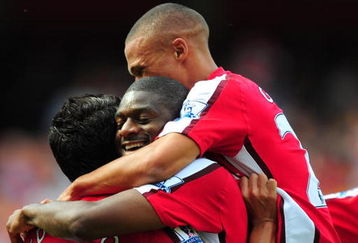LONDON, ENGLAND - AUGUST 22:  Abou Diaby of Arsenal celebrates his goal with teammate Eduardo (L) and Kieran Gibbs during the Barclays Premier League match between Arsenal and Portsmouth at the Emirates Stadium on August 22, 2009 in London, England.  (Photo by Mike Hewitt/Getty Images)