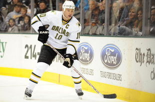 DALLAS - NOVEMBER 20:  Left wing Brenden Morrow #10 of the Dallas Stars during play against the Chicago Blackhawks at the American Airlines Center on November 20, 2008 in Dallas, Texas.  (Photo by Ronald Martinez/Getty Images)