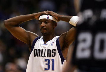 DALLAS - MARCH 23:  Guard Jason Terry #31 of the Dallas Mavericks during play with the San Antonio Spurs on March 23, 2008 at American Airlines Center in Dallas, Texas.  NOTE TO USER: User expressly acknowledges and agrees that, by downloading and/or using this Photograph, user is consenting to the terms and conditions of the Getty Images License Agreement.  (Photo by Ronald Martinez/Getty Images)