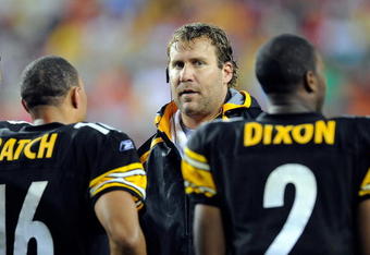 LANDOVER, MD - AUGUST 22:  Ben Roethlisberger #7 of the Pittsburgh Steelers talks to Charlie Batch #16 and Dennis Dixon #2 during the game against the Washington Redskins at Fed Ex Field on August 22, 2009 in Landover, Maryland.  (Photo by Greg Fiume/Getty Images)