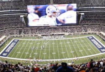 ARLINGTON, TX - AUGUST 21:  Quarterback Tony Romo #9 of the Dallas Cowboys leads his team in the second quarter against the Tennessee Titans during a preseason game at Cowboys Stadium on August 21, 2009 in Arlington, Texas. (Photo by Tom Pennington/Getty Images)