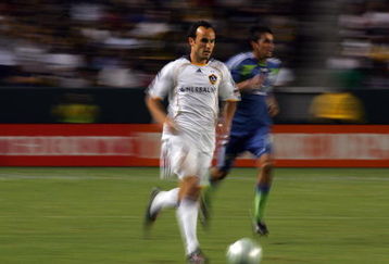 CARSON, CA - AUGUST 15:  Landon Donovan #10 of the Los Angeles Galaxy dribbles the ball on the attack as Leo Gonzalez #19 of Seattle Sounders FC keeps pace in the second half of their MLS match at The Home Depot Center on August 15, 2009 in Carson, California.  (Photo by Victor Decolongon/Getty Images)