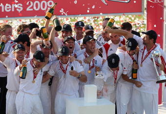 LONDON - AUGUST 23:  The England team celebrate with the replica urn during the presentations after day four of the npower 5th Ashes Test Match between England and Australia at The Brit Oval on August 23, 2009 in London, England.  (Photo by Hamish Blair/Getty Images)