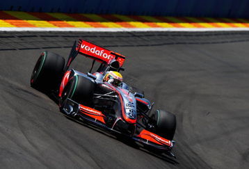 VALENCIA, SPAIN - AUGUST 23:  Lewis Hamilton of Great Britain and McLaren Mercedes drives during the European Formula One Grand Prix at the Valencia Street Circuit on August 23, 2009, in Valencia, Spain.  (Photo by Clive Mason/Getty Images)