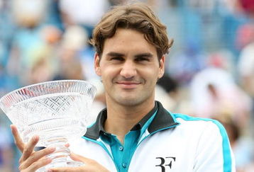 CINCINNATI - AUGUST 23:  Roger Federer of Switzerland holds the winners trophy aloft after defeating Novak Djokovic of Serbia in the Singles Final during day seven of the Western & Southern Financial Group Masters on August 23, 2009 at the Lindner Family Tennis Center in Cincinnati, Ohio.  (Photo by Nick Laham/Getty Images)