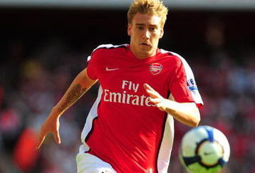 LONDON, ENGLAND - AUGUST 22:  Nicklas Bendtner  of Arsenal runs with the ball during the Barclays Premier League match between Arsenal and Portsmouth at the Emirates Stadium on August 22, 2009 in London, England.  (Photo by Mike Hewitt/Getty Images)