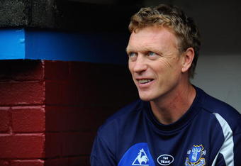BURNLEY, ENGLAND - AUGUST 23:  Everton Manager David Moyes looks on prior to the Barclays Premier League match between Burnley and Everton at Turf Moor on August 23, 2009 in Burnley, England.  (Photo by Michael Regan/Getty Images)