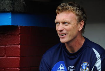 BURNLEY, ENGLAND - AUGUST 23:  Everton Manager David Moyes looks on prior to the Barclays Premier League match between Burnley and Everton at Turf Moor on August 23, 2009 in Burnley, England.  (Photo by Michael Regan/Getty Images)