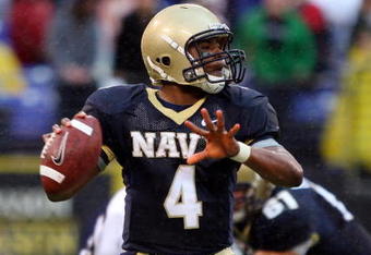 BALTIMORE - NOVEMBER 15:  Ricky Dobbs #4 of the Navy Midshipmen looks to pass against the Notre Dame Fighting Irish on November 15, 2008 at M&T Bank Stadium in Baltimore, Maryland. Notre Dame defeated Navy 27-21.  (Photo by Jim McIsaac/Getty Images)