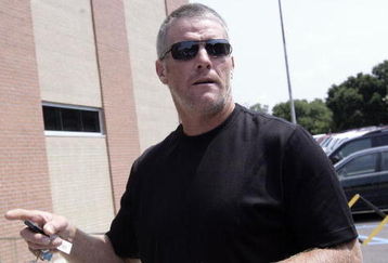 HATTIESBURG, MS - JULY 11:  Former NFL quarterback Brett Favre arrives for a funeral service for former NFL quarterback Steve McNair on July 11, 2009 in Hattiesburg, Mississippi.  (Photo by Dave Martin/Getty Images)