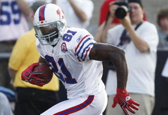 CANTON, OH - AUGUST 9: Terrell Owens #81 of the Buffalo Bills runs with the football against the Tennessee Titans during the Pro Football Hall of Fame Game at Fawcett Stadium on August 9, 2009 in Canton, Ohio. (Photo by Joe Robbins/Getty Images)