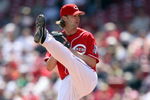 CINCINNATI - APRIL 09:  Bronson Arroyo #61 of the Cincinnati Reds throws a pitch during the game against the New York Mets at Great American Ball Park on April 9, 2009 in Cincinnati, Ohio.  (Photo by Andy Lyons/Getty Images)